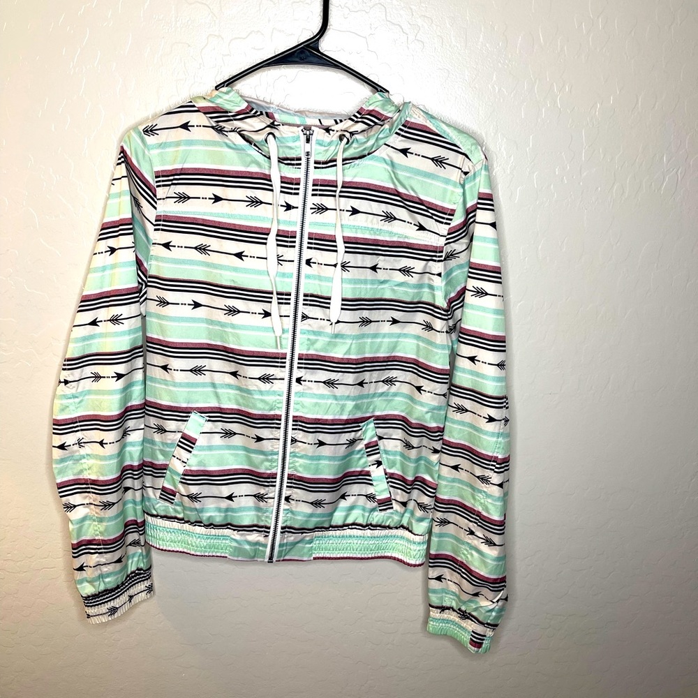 Light windbreaker with unique design
